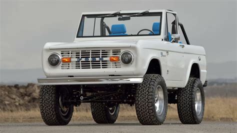 Classic Ford Bronco Restomod Blends Vintage Beauty With Modern Coyote ...