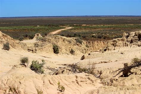 TRAVEL HOTSPOT / Australia - Mungo National Park - The Wandering Mind