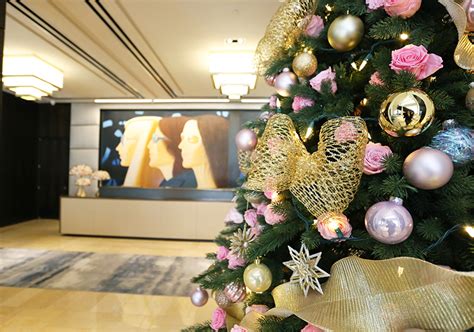 10 Spectacular Hotel Christmas Trees – Forbes Travel Guide Stories