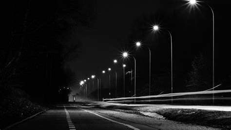 mx29-street-lights-dark-night-car-city-bw-wallpaper