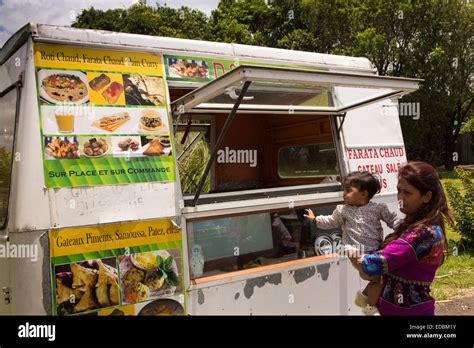 Mauritius, Britannia, mother and child at mobile farata chaud fast food stall Stock Photo - Alamy