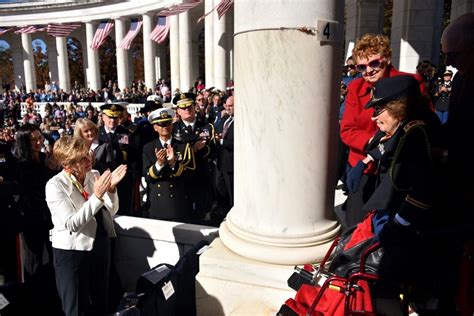 DVIDS - Images - Veterans Day at Arlington National Cemetery [Image 2 of 4]