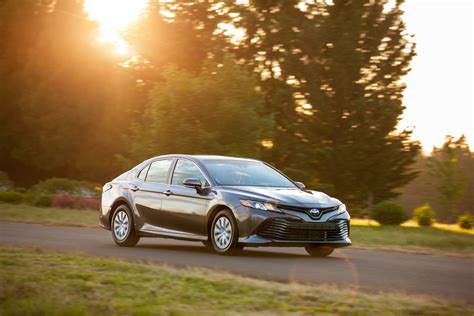 2018 Toyota Camry LE Hybrid - The Green Car Guy