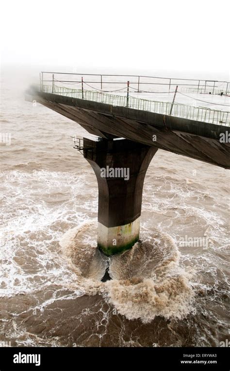 Worli bandra sea link hi-res stock photography and images - Alamy