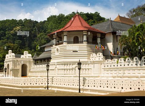 Sri Lanka, Kandy, Tempel der Zahntempel Dalada Maligawa, außen ...