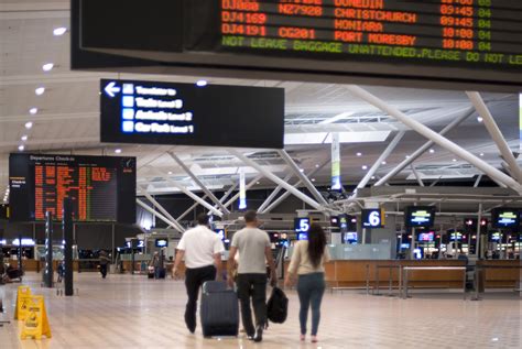 Free Stock Photo 10673 People with Luggage at the Airport Terminal | freeimageslive