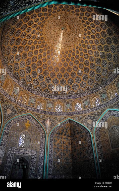 Sheikh Lotfollah mosque, ceiling - Isfahan, Iran Stock Photo - Alamy