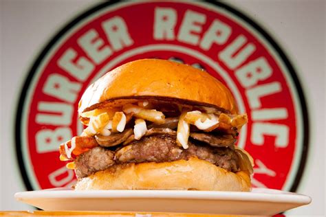 9 Must-Visit Burger Joints In Nashville That Are Flippin' Fantastic