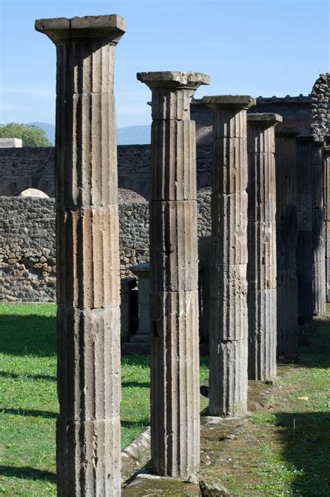 Doric Columns | In ancient Greece, Doric columns were stoute… | Flickr