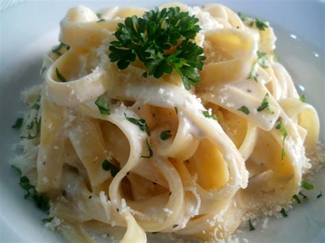 Los Antojos de Clara: Tagliatelle con salsa Alfredo