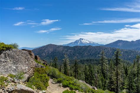 Mt Shasta Day Hiking Guided Tours & Cascade Adventures - MT SHASTA TOUR GUIDE