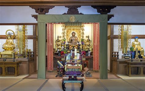 Buddhist Temple Interior « TravelJapanBlog.com