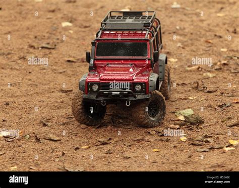 Land Rover Defender Off Road Stock Photos & Land Rover Defender Off Road Stock Images - Alamy