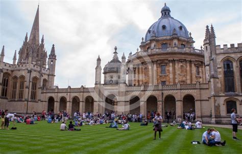 牛津大学首度发债太抢手！以全校为单位 债期达百年 | 英国｜居外网