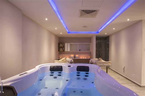 Spa - Golden Coast Hotel