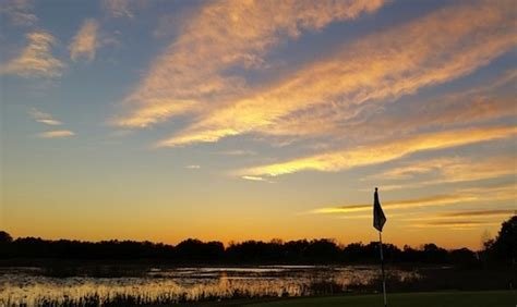 Sunset on 17th hole at Tierra Del Sol Golf Course - Villages-News.com