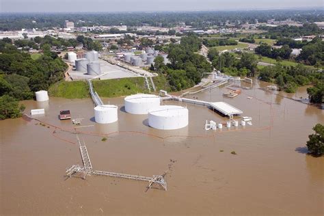 Mississippi River floods, 2011 Photograph by Science Photo Library - Pixels