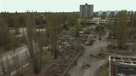 Chernobyl disaster: Time-lapse footage of huge shield - BBC News