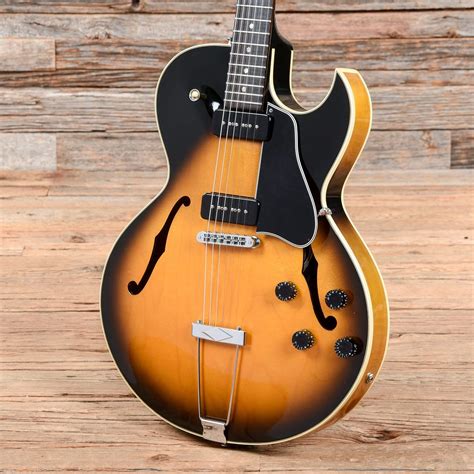 Gibson ES-135 Sunburst 1995 – Chicago Music Exchange