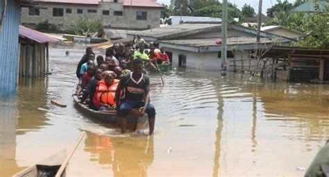 Akosombo Dam spillage: Navy rescues 8,000 flood victims - Graphic Online