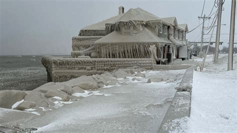 At least 34 dead as millions hunker down from frigid U.S. storm over Christmas | CBC News