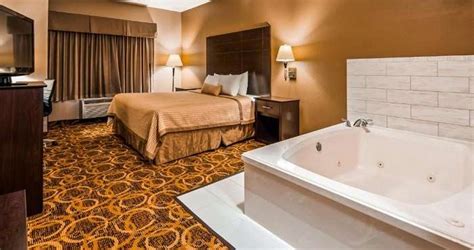 15 Hotels With Hot Tub In Room In Dallas, TX and Nearby