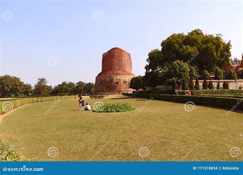 Dhamek Stupa, Sarnath, Varanasi Editorial Stock Image - Image of ...