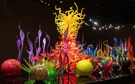 Disappointing: Dale Chihuly Reveals Not a Single Thing in Glass Museum ...