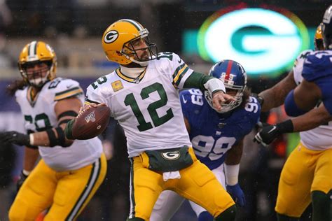 A Realistic Goal for Aaron Rodgers on Sunday | Total Packers