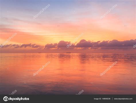 Sunset on sea in Maldives — Stock Photo © Pakhnyushchyy #149649236