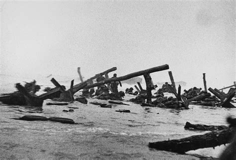 Robert Capa, The first wave of American troops landing on D-Day, Omaha ...