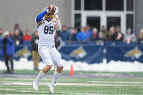 Scouting Tucker Kraft: What to know about South Dakota State TE ahead ...