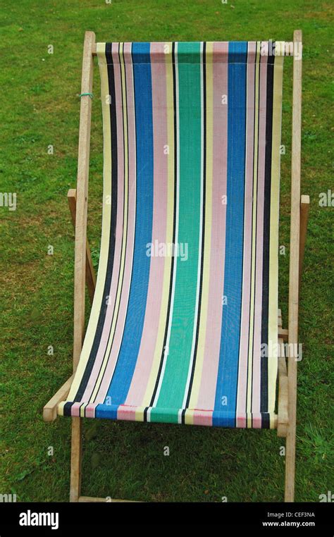 Old deckchair material hi-res stock photography and images - Alamy