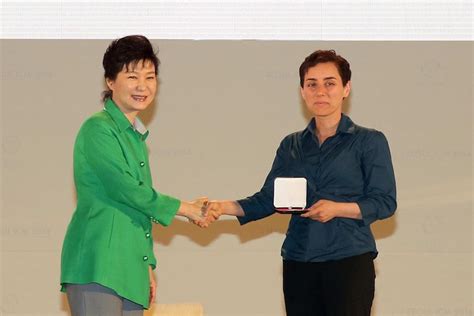 Fields Medal: Iranian Maryam Mirzakhani first woman to be awarded Nobel Prize of Maths - ABC News