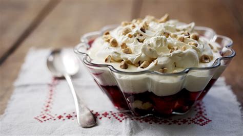 Mary Berry’s trifle recipe - BBC Food