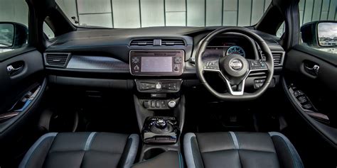 Nissan Leaf Interior & Infotainment | carwow