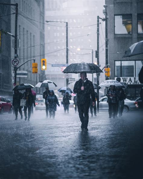 ITAP of people walking in the rain | Walking in the rain, City streets photography, Street ...