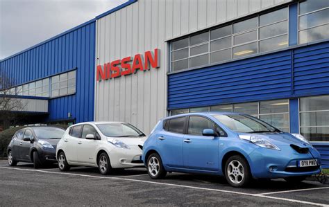 Nissan Sunderland Plant Starts Production of Leaf EV [Video ...