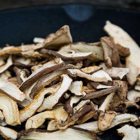 Dried Sliced Shiitake Mushrooms UK Delivery – Smithy Mushrooms