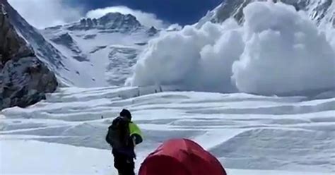 Mount Everest avalanche: Video shows ice fall that killed 13 climbers - Irish Mirror Online