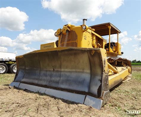 Classic Bulldozers – CAT D9 and International Harvester TD24