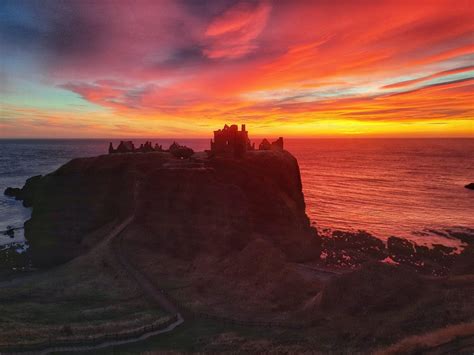 Breathtaking images show famous Scots castle basked in stunning sunrise