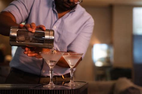 Turbine-inspired Martini Mixer to stir cocktails at precise speeds