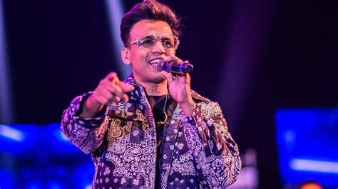 Remember Indian Idol 1 winner Abhijeet Sawant? Here's what he's doing now! | People News | Zee News