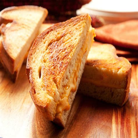 Cheddar Cheese Crust Sandwich Recipe: How to Make Cheddar Cheese Crust Sandwich