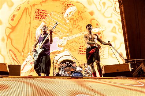 Review - Red Hot Chili Peppers Kicked Their Tour Off on a High Note ...