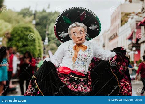 Mexican Carnival, Mexican Dancers With Bright Mexican Folk Costumes ...