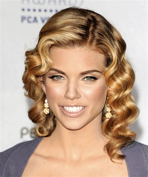 anotherallergymom: AnnaLynne McCord Pin Curls Hairstyle