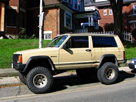 Lifted Jeep Cherokee XJ | This this is freakin' high as hell… | Flickr