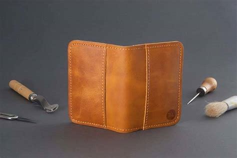 EtraLeather Handmade Distressed Leather Bifold Wallet | Gadgetsin